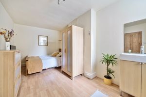 Photo 16- click for photo gallery